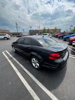 2011 Dodge Avenger Lux