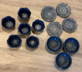 dinnerware set VTG Baroque-style embossed design deep cobalt & ceramic 13 Plates