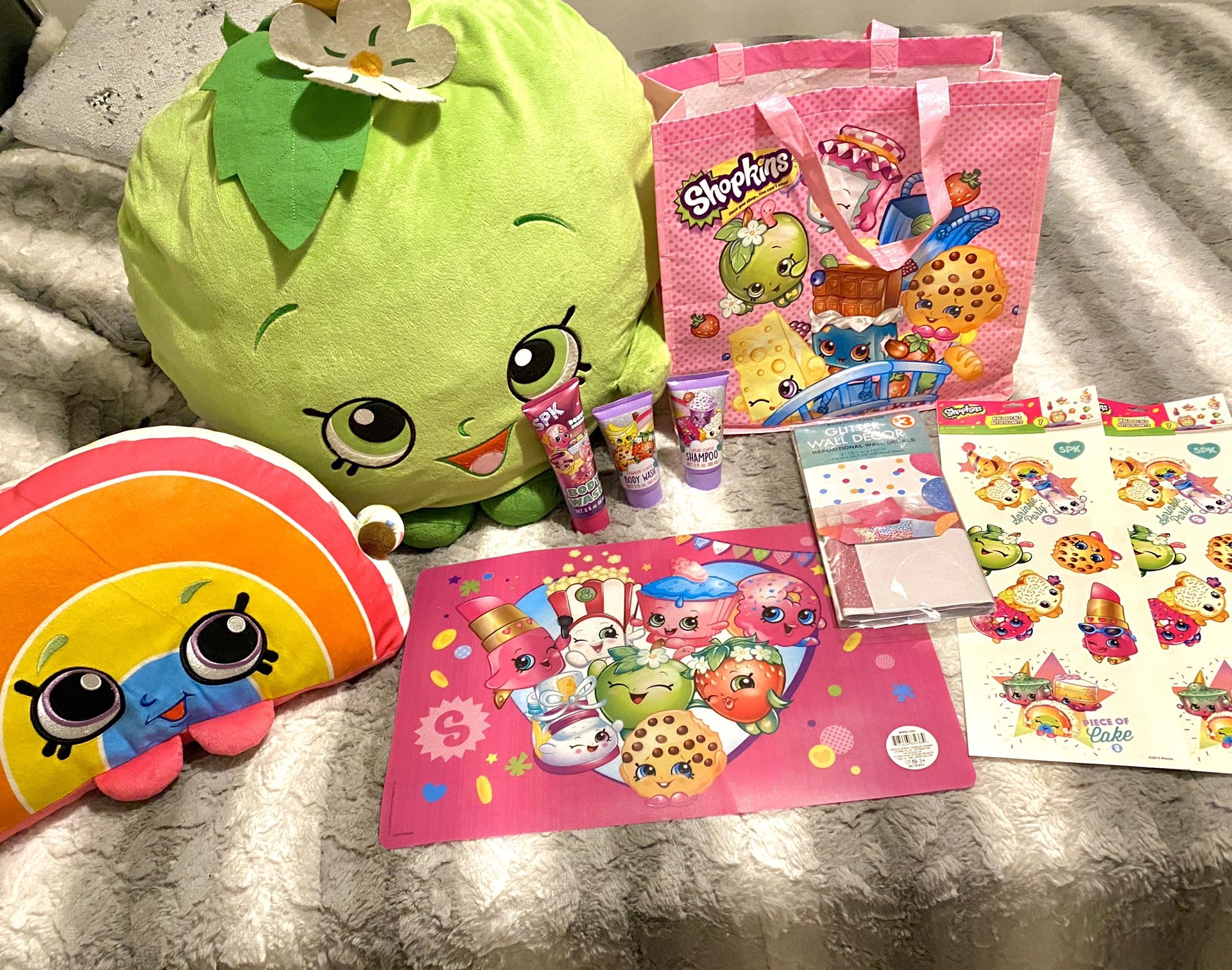 10-PIECE FUN LITTLE GIRLS SHOPKINS THEMED SET - ROOM DECOR, BATH SET, BIG PLUSHED CHARACTER’S & More!