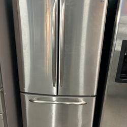 33” Wide Stainless French Door Refrigerator With Ice Maker 