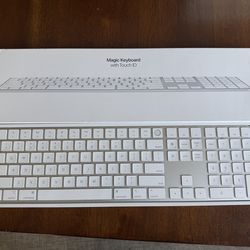 Apple Keyboard