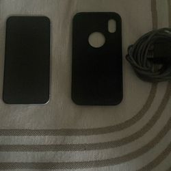 iPhone XR 64Gb (Unlocked + Bundle)