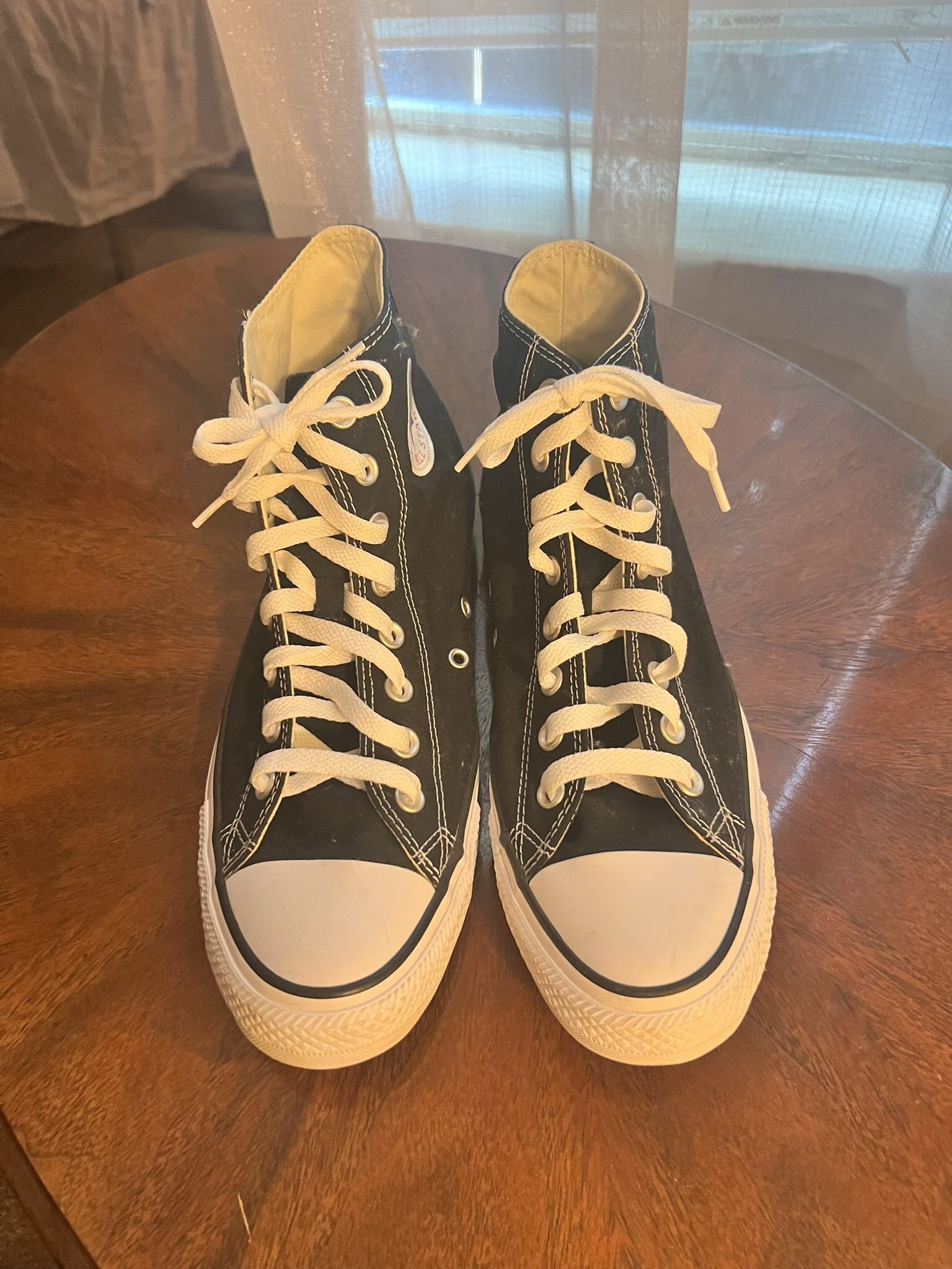 Men’s Converse Like New Size 9