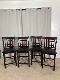 Set of 4 Counter Height Chairs/Stools. * Juego de Sillas Altas