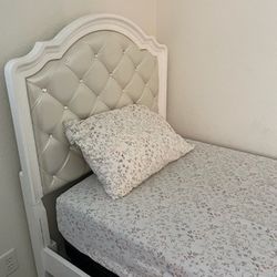 Beautiful Twin Bed 