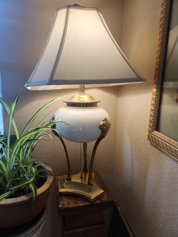 Vintage Italian Style Alabaster and Brass Table Lamp