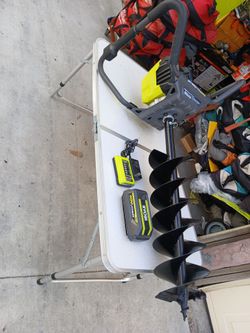 Maquina Ryobi 18v Brushless bateria 4.0 ah y cargador con broca para escarbar tierra