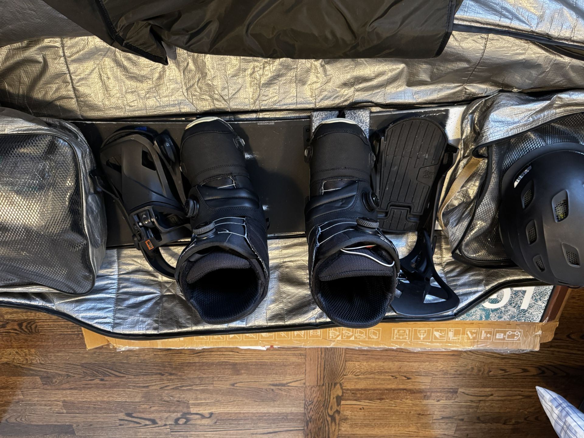 burton latge step on bindings and men boots size: 11 Like New