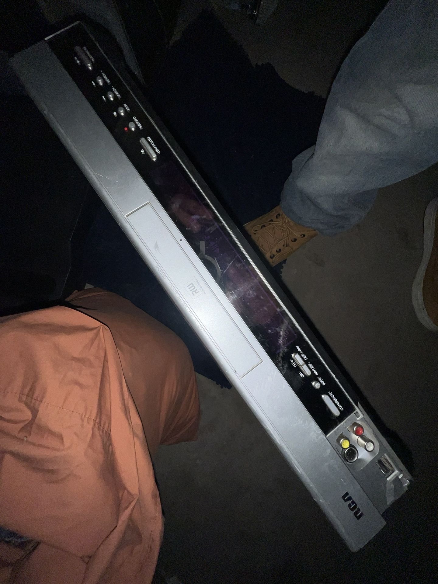 RCA DRC8005N Progressive-Scan DVD Player No Remore But Works