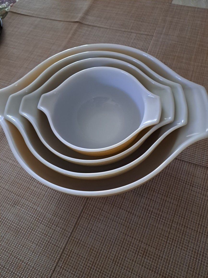 PYREX Vintage Nesting Bowls 