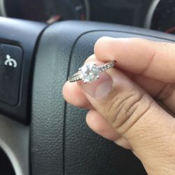 New Beautiful Female ring size 7!