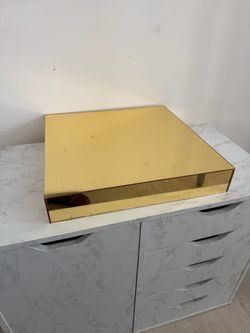 Square gold cake/display stand