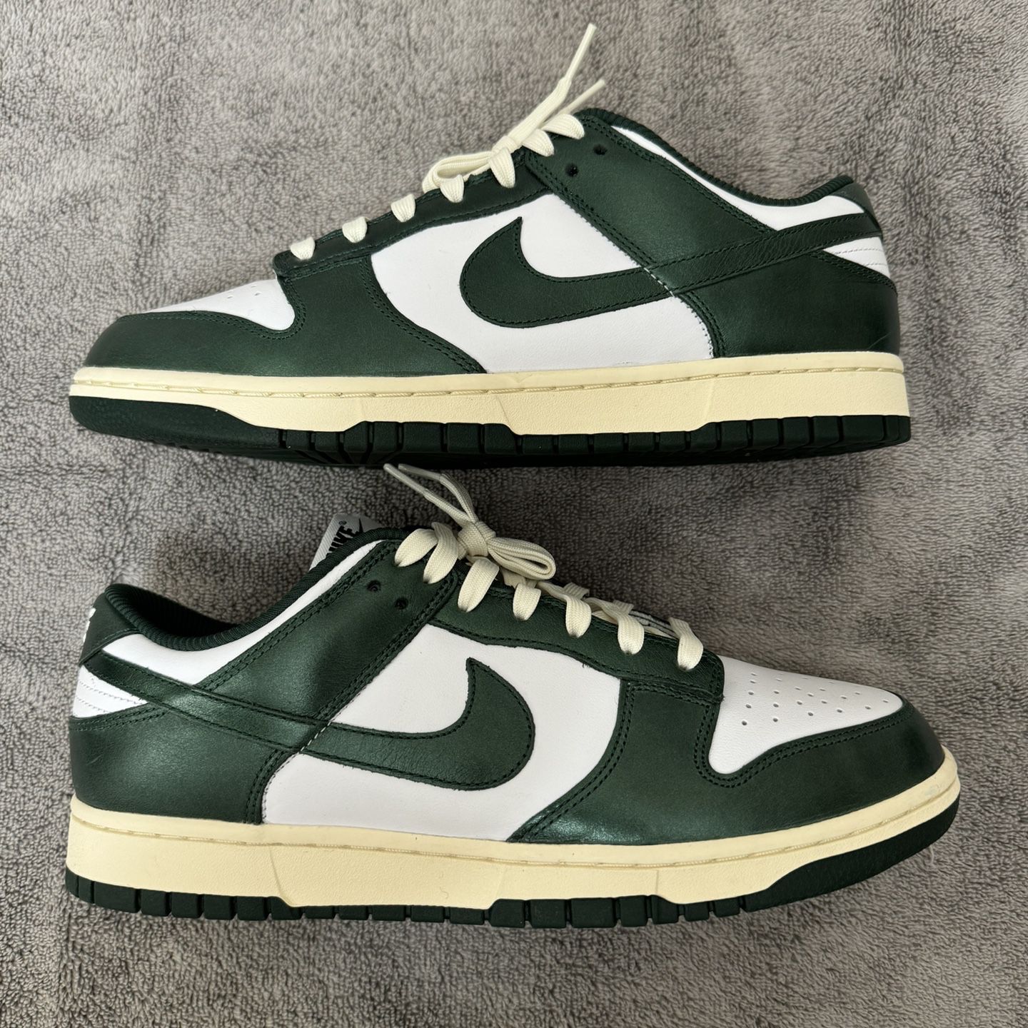 2022 Wmns Dunk Low 'Vintage Green' / Size 11.5W 10M, Used