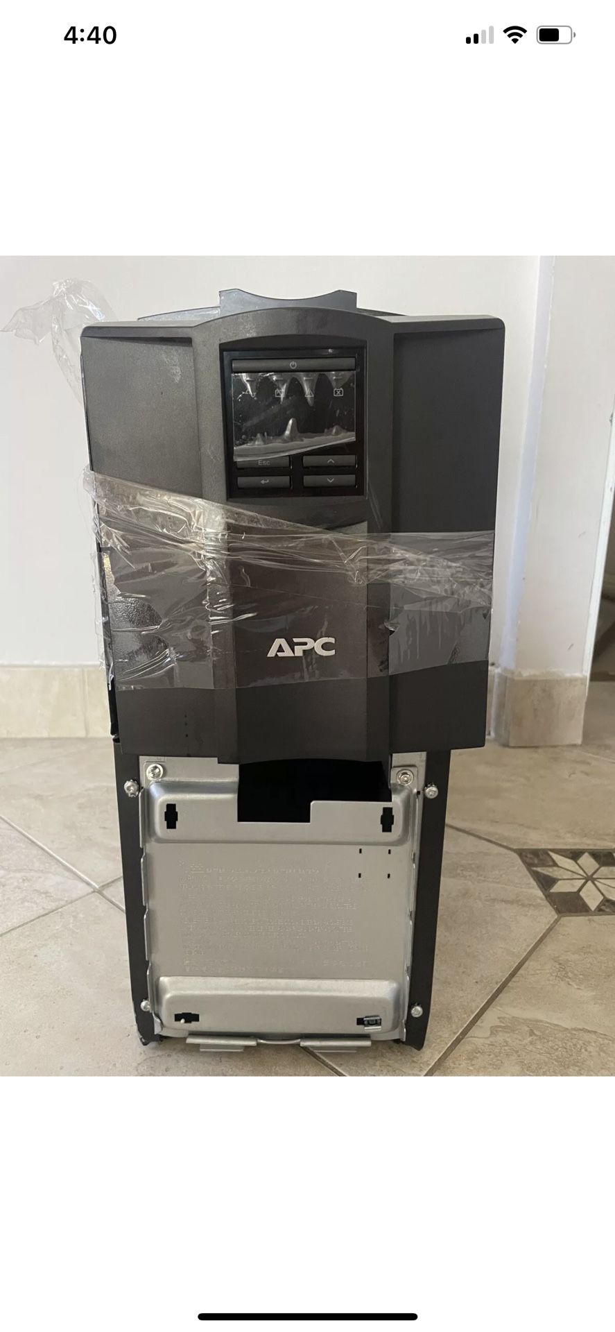 APC SMT3000C Smart-UPS 3000VA 2700W 120V Has Damage (No Battery ) *!Untested!*
