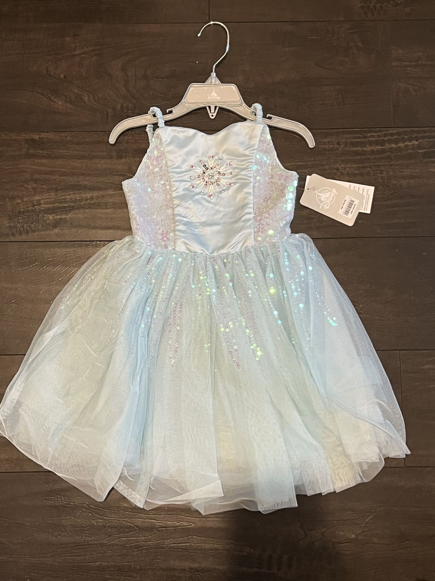 Size 4 Beautiful Frozen Elsa dress. New with tags
