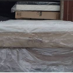Tempurpedic Grand Bed King Size Mattress And Box Springs 