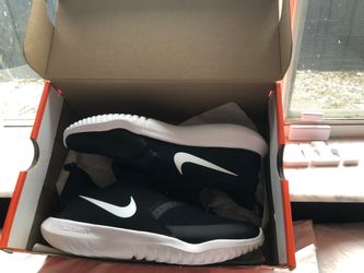 Dead stock size 7 US flex runners