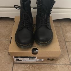 Dr Marten Boots