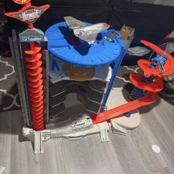 Hot Wheels Race track 
