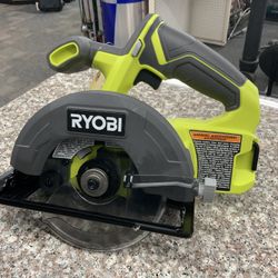 RYOBI ONE+ 18V Cordless 5 1/2 in. Circular Saw 