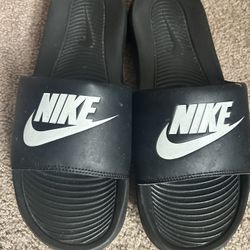 Nike Benassi Slides
