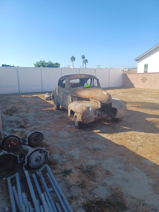 1940 Chevy  Master Deluxe.  Project Car. Rack And Pinion Installed.  Comes With  87 Tpi Motor And 700 R. Trans.have Pinkslip