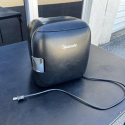 Astro AI White Portable Mini Dorm Room Refrigerator 9 Liter 12 Can Fridge LY0309A! Works great! 