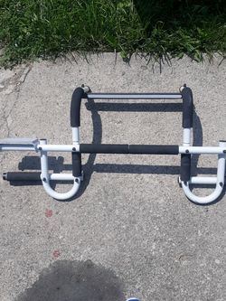Over-the-door Curl Bar