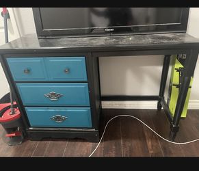 Vanity/desk With Mirror 