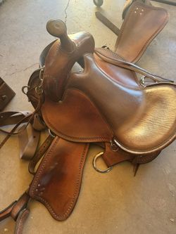 Saddle - Dixieland Custom Gaited Saddles. Nice !