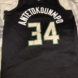 Kids Milwaukee Bucks Basketball Jersey Size Large