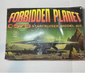 Forbidden Planet C-57D Starcruiser Model Kit