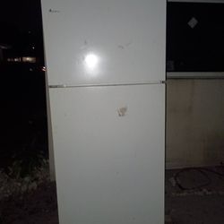 Amana Refrigerator Works Perfect 