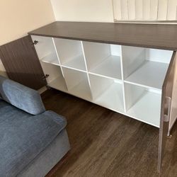 Modern Storage Cabinet with Shelves / Mueble con Repisas