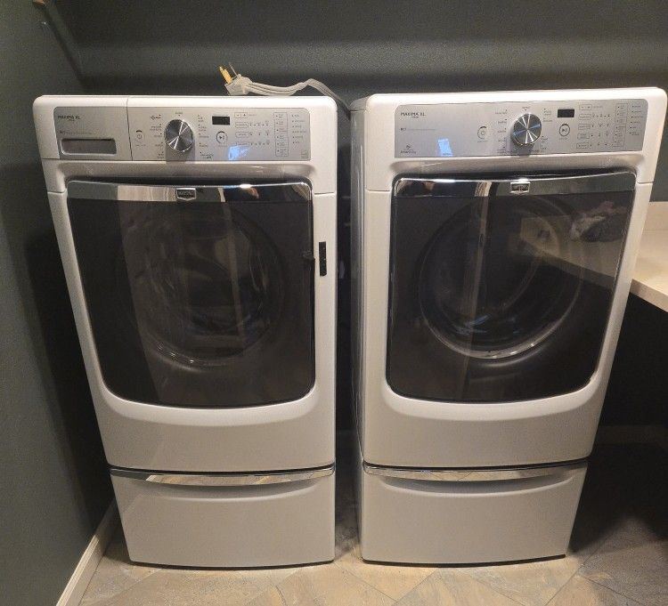 Maytag Maxima XL Washer & Dryer w/ Pedestals
