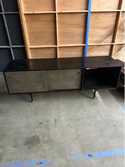 Entertainment station