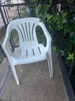 Excellent Condition Plastic White Chair . Only One is available