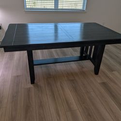 Dining Room Table With 4 chairs