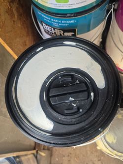 Pinturas Diferente Color marca Behr $25 cada