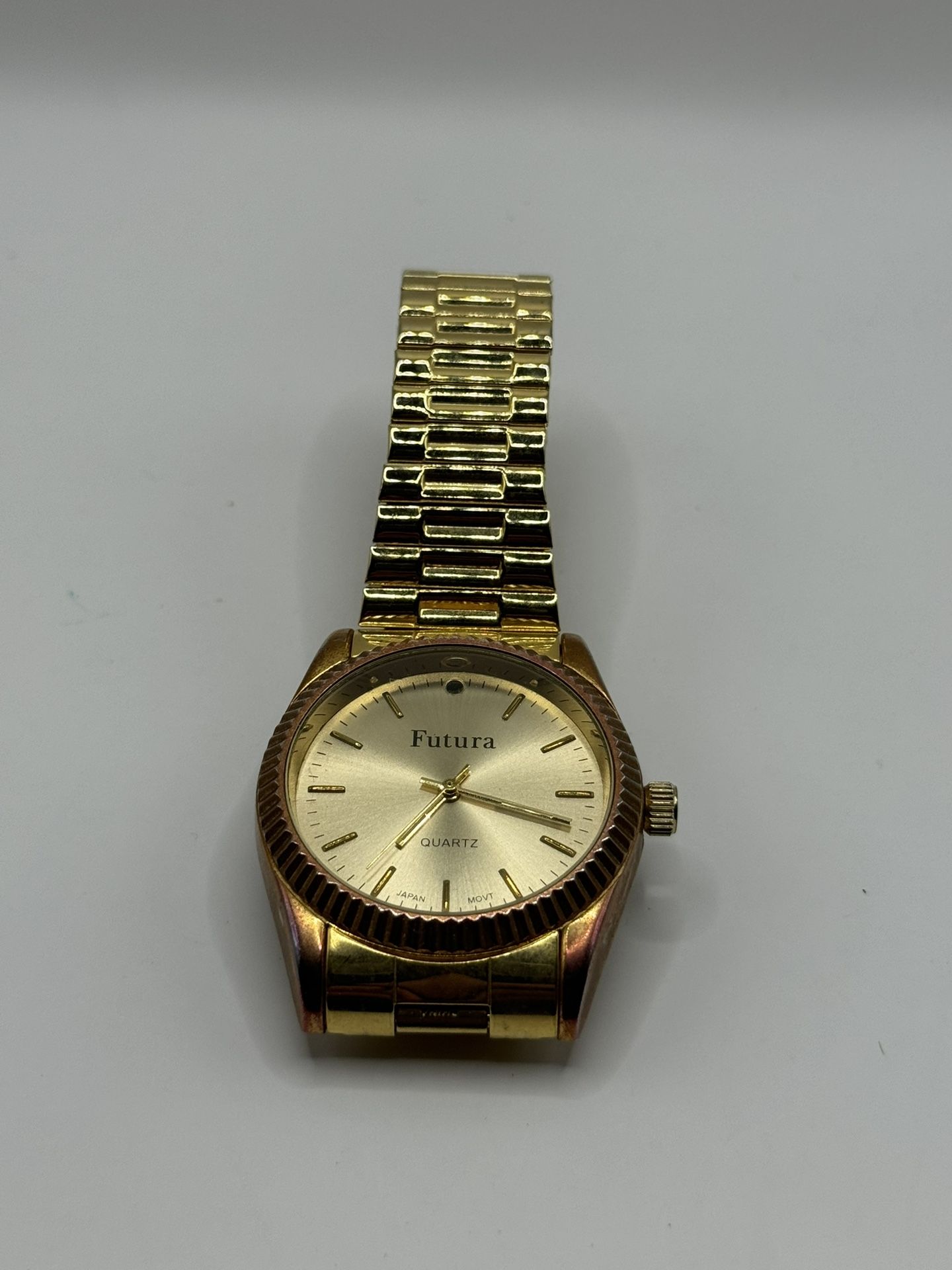 Futura Gold-Colored Watch with Stretchable Bracelet and Fluted Bezel