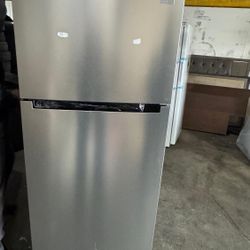 Vissani 18 cu. ft. Top Freezer Refrigerator in Stainless Steel, Garage Ready.. New 2 available  $550