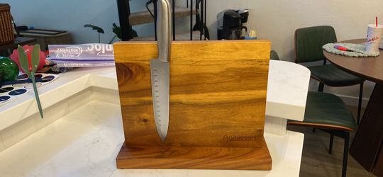 Magnetic knife block