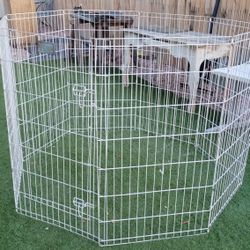 WHITE METAL PLAY PEN 8 PANELS