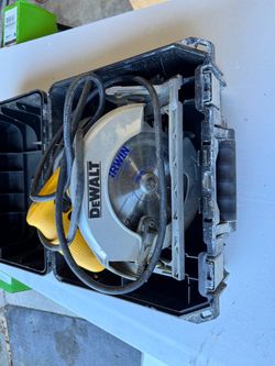 DeWalt 7-1/4" Circular Saw with Case