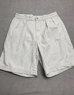 white Pleated Chino Shorts