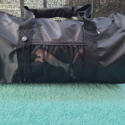 PUMA BLACK SPORTS UNISEX JOLT DUFFEL GYM BAG ZIP POCKET ADJUSTABLE STRAP