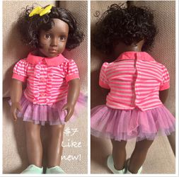 Beautiful Doll & Clothes🍭gently used 