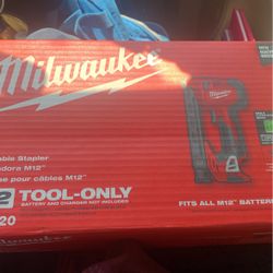 Milwaukee M12 Cable Stapler 