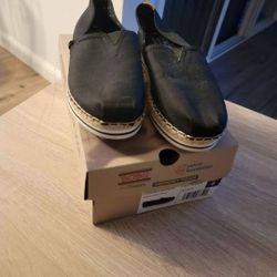 Skechers Bobs Slip ons Breeze flats Size 8