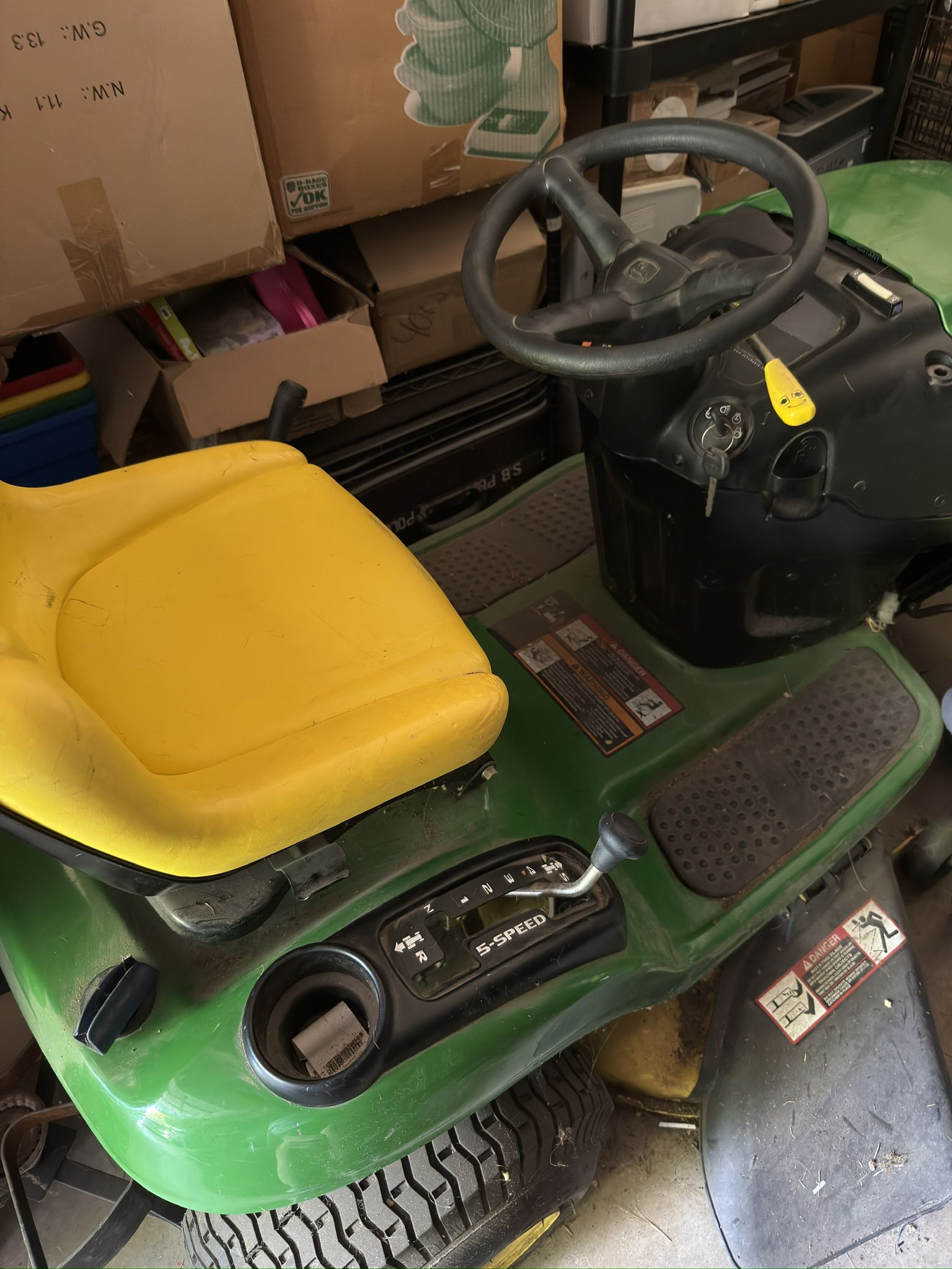 John deer L100 Lawn Mower tractor 2005 (Handyman special)
